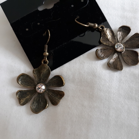 Antique goldtone dangling flower blossom pierced earrings - Picture 4 of 5